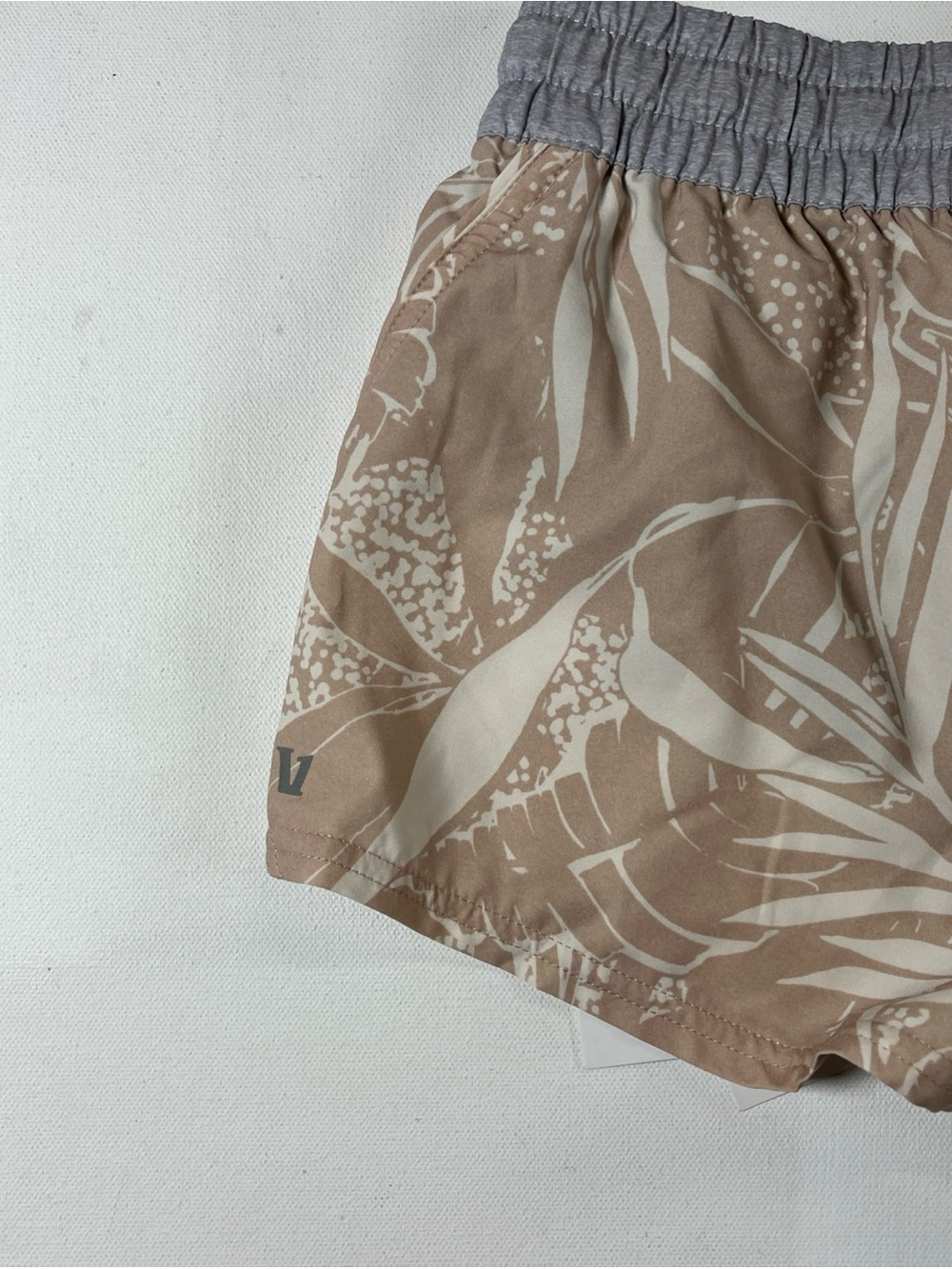 Vuori Women’s Clementine Shorts Lined Breathable Run Gym Floral Print Size S NWT - Picture 7 of 11